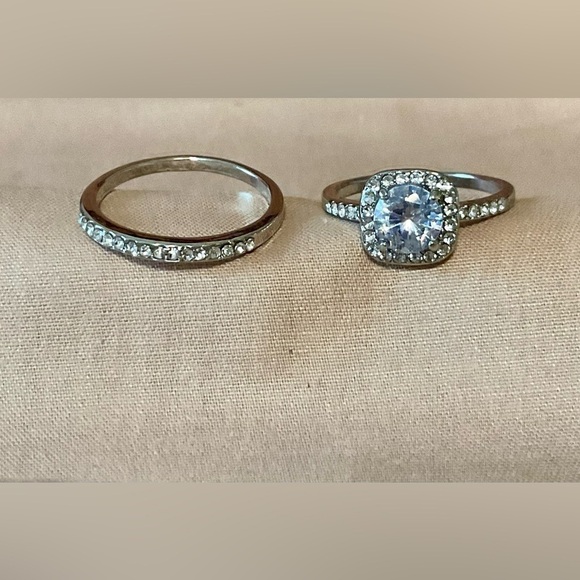 Jewelry - Elegant 2 Piece set, Size 9, BN